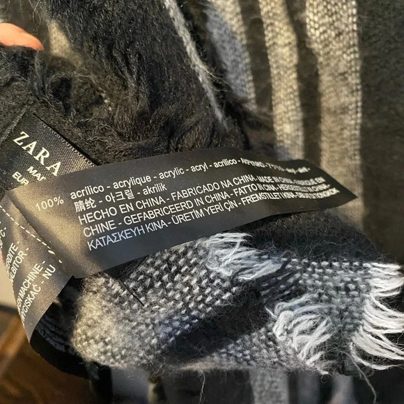 💕3/$25💕 Zara  Striped Scarf - Picture 2 of 3